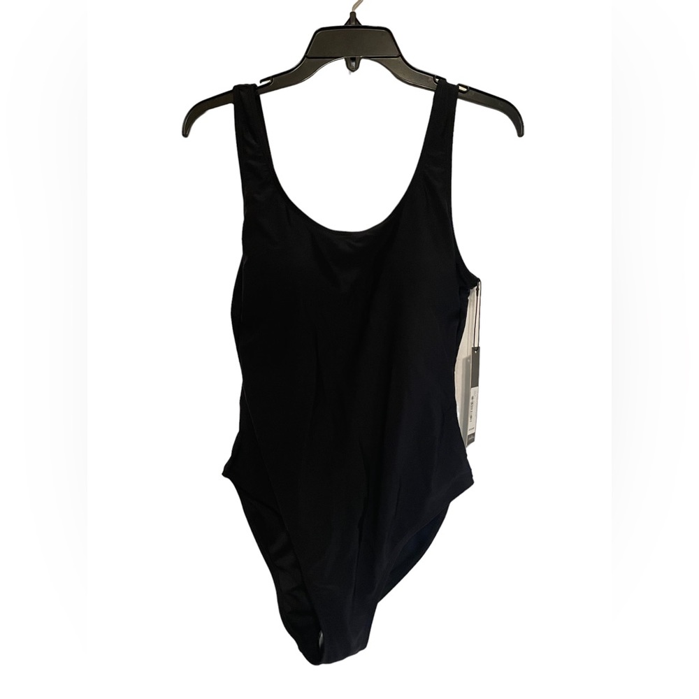 😍NWT Nicole Miller Women’s size M one piece swimsuit 🤩